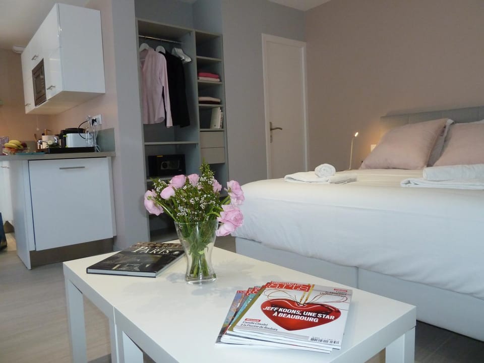 Bed, Kitchen or kitchenette, Photo of the whole room