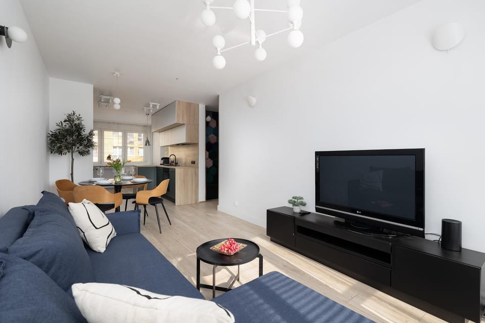 Communal lounge/ TV room, TV and multimedia, Living room, Seating area, Dining area, Evening entertainment