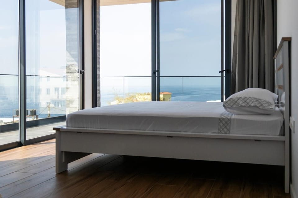 Lux 3-BR: Panoramic Sea View & Rooftop Pool Apartment in Praia