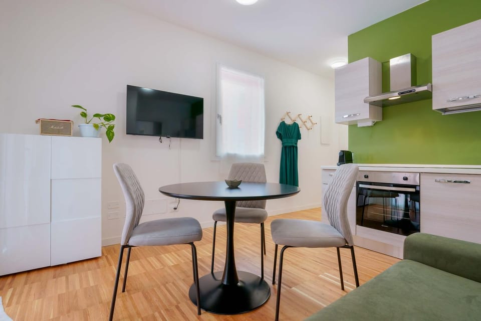TV and multimedia, Kitchen or kitchenette, Living room, Seating area, dishwasher, pet friendly, stove