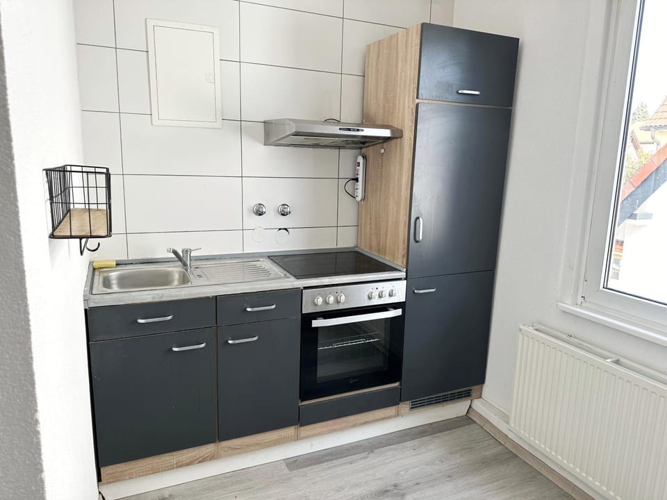 Kitchen or kitchenette, internet, stove