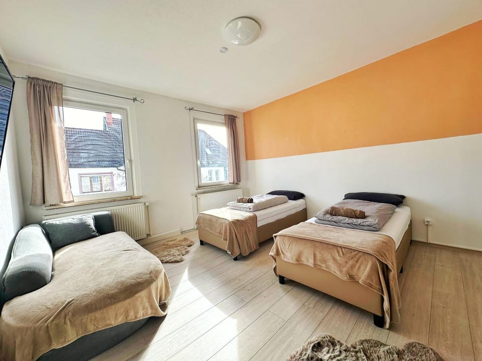 Bed, Photo of the whole room, Seating area, Bedroom, internet