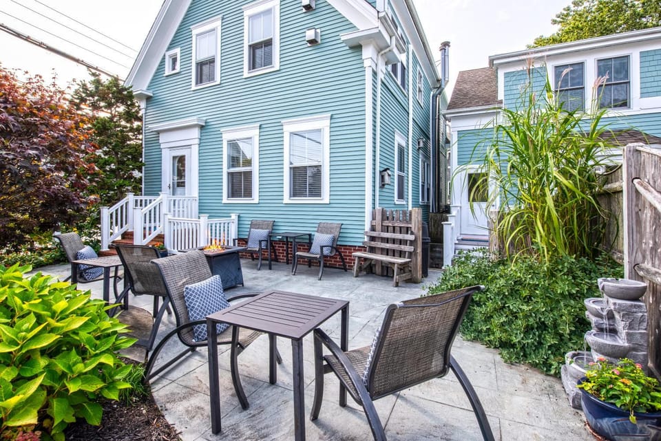 Property building, Patio, Balcony/Terrace, Garden view