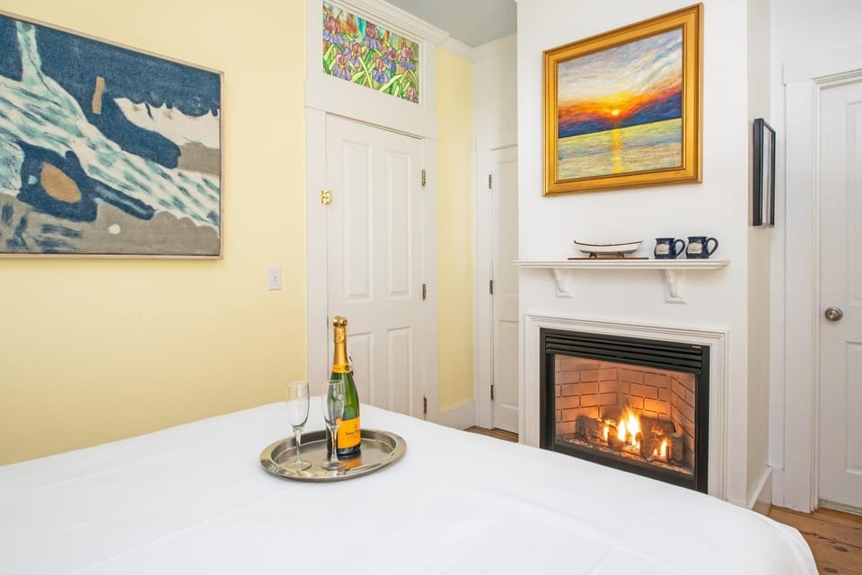 Bed, Bedroom, flat iron