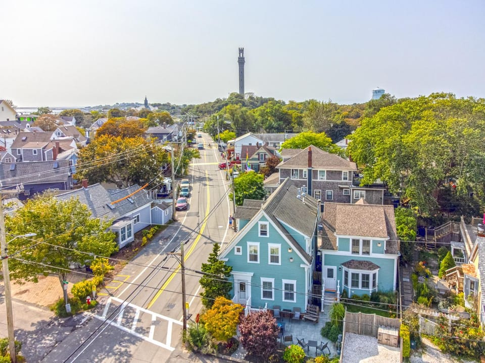 Bird's eye view, City view, Location