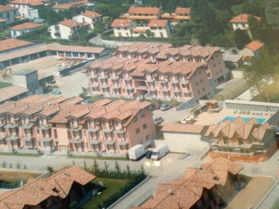 Day, Neighbourhood, Bird's eye view, Street view, Location, Parking