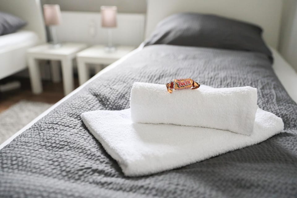 Bed, Photo of the whole room, towels