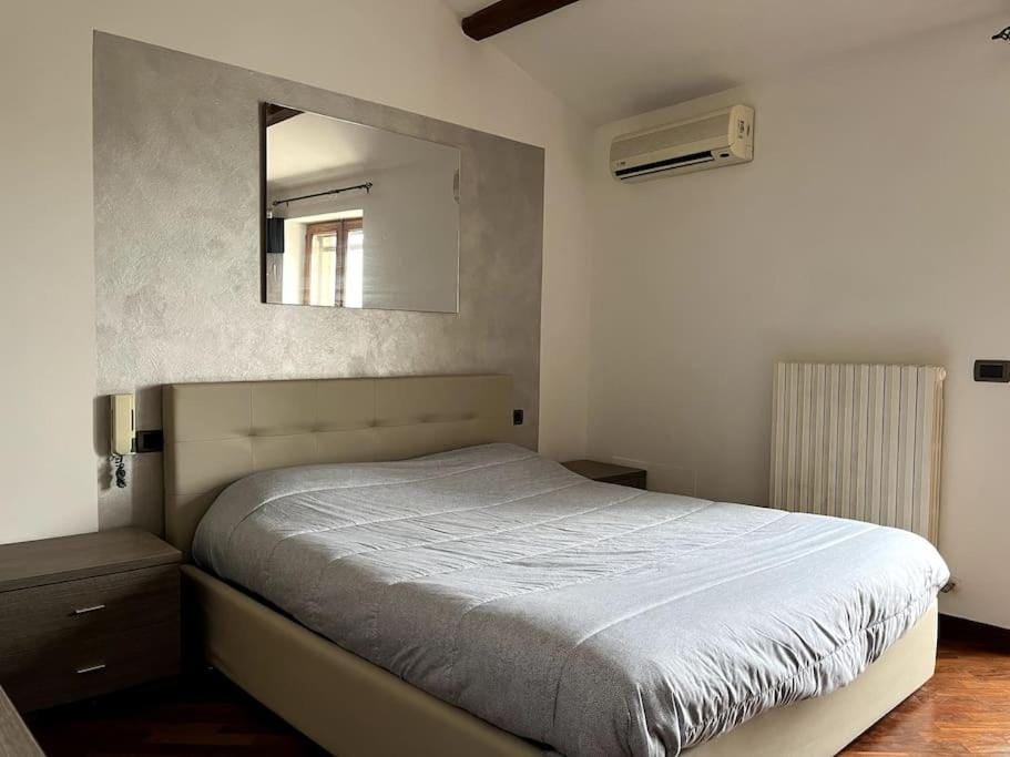 Bed, Photo of the whole room, Bedroom, internet, air conditioner