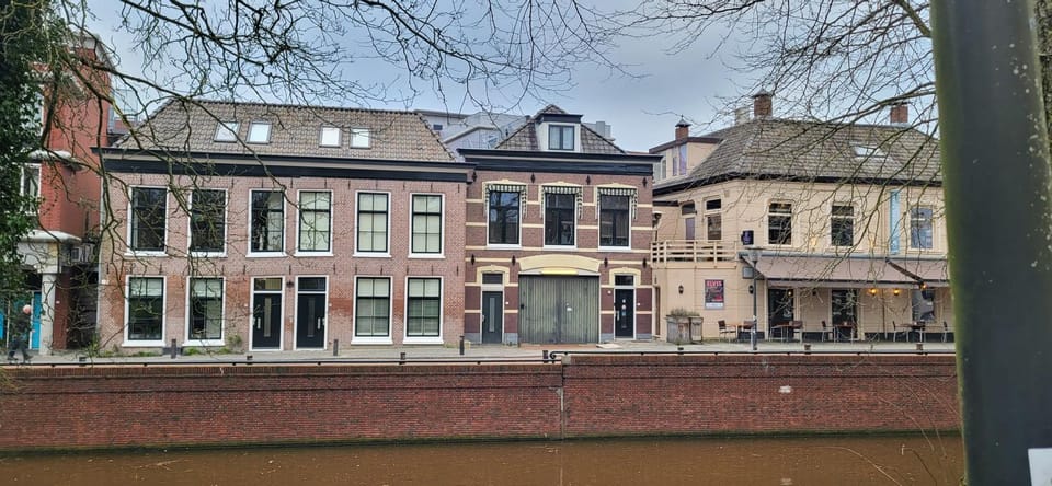 Neighbourhood, Street view, Location