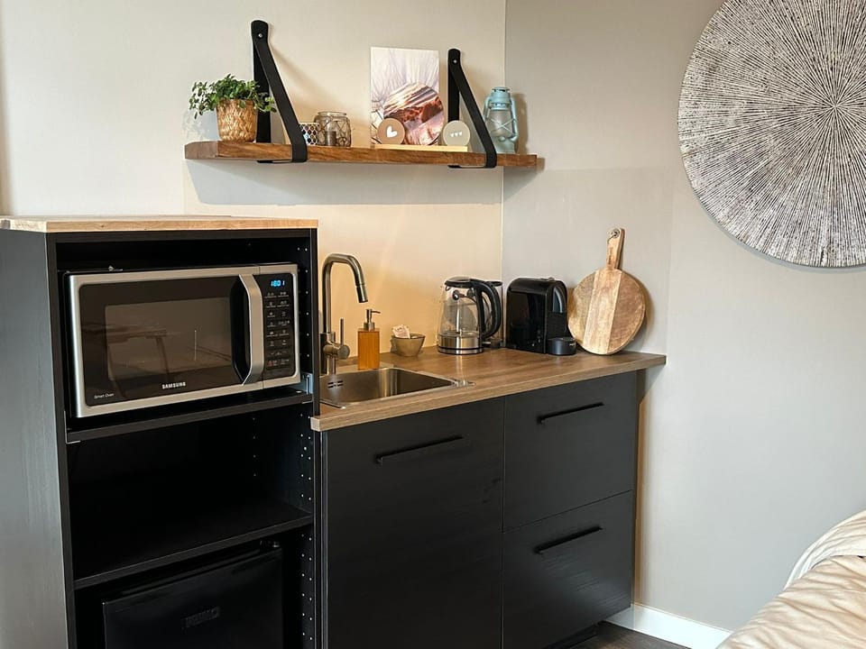 Coffee/tea facilities, Kitchen or kitchenette, oven