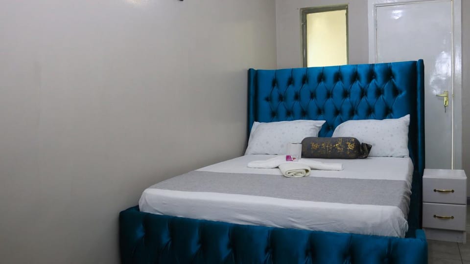 DefiniteHomes1 - Fully furnished studio with a rooftop restaurant near JKIA Airport, Downtown Nairobi Apartment in Nairobi