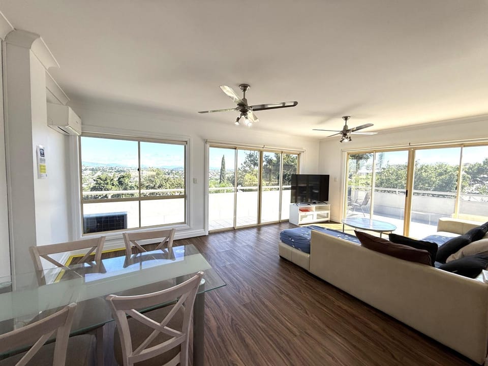 TV and multimedia, View (from property/room), Living room, Seating area, Dining area