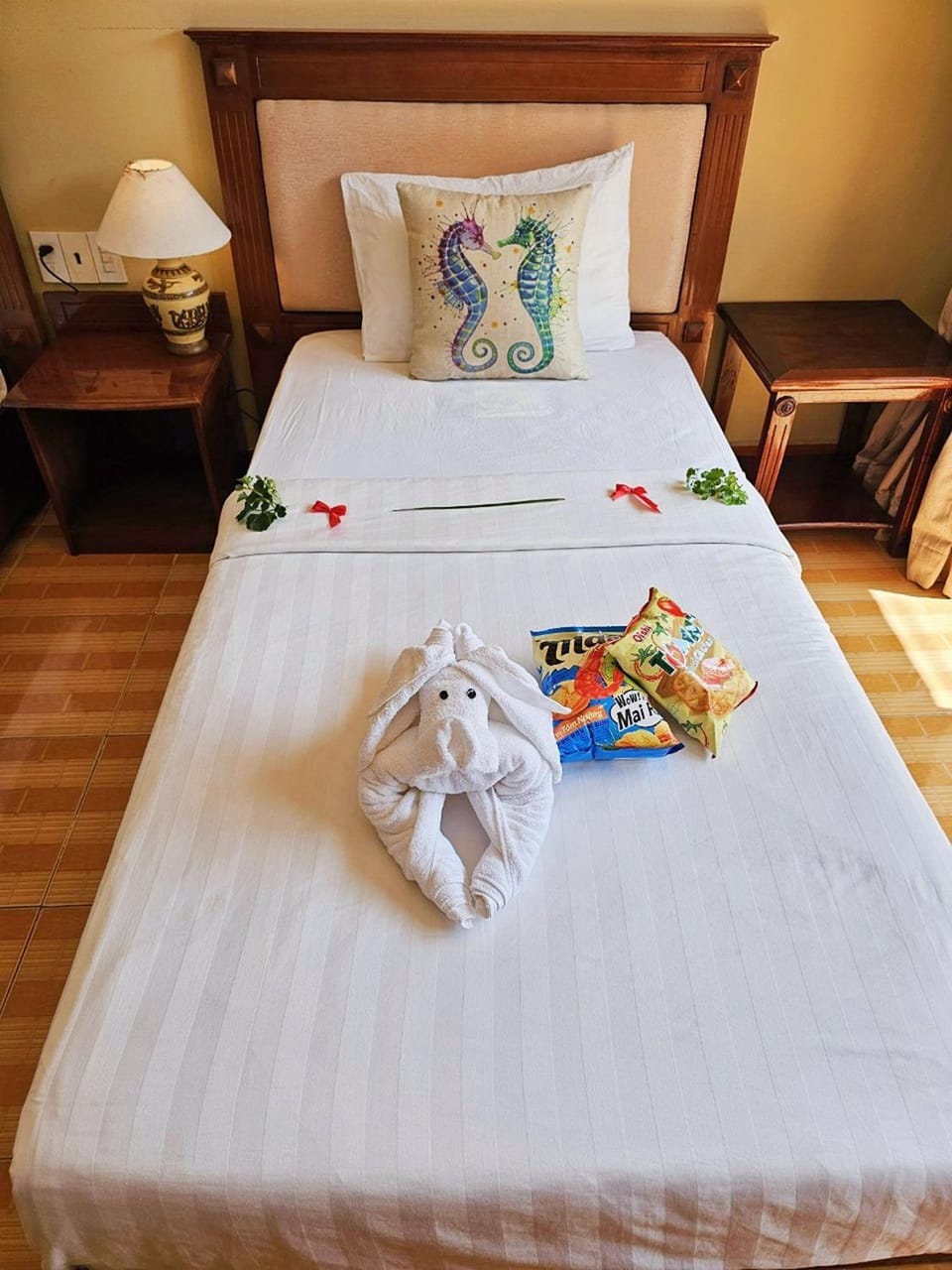 Bed, Photo of the whole room, Bedroom, towels