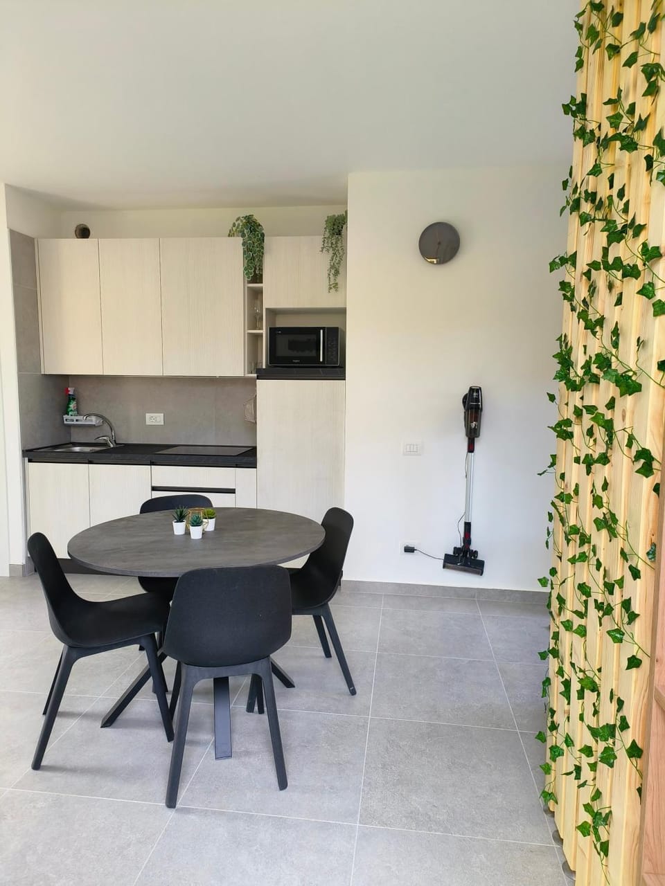 Dining area, Lunch