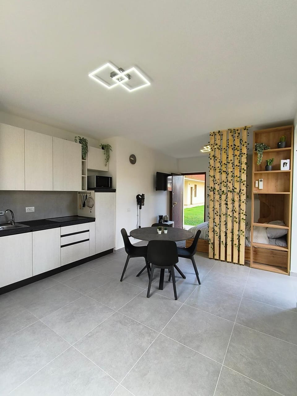 Communal lounge/ TV room, Kitchen or kitchenette, Living room, Seating area, Dining area, minibar, stove