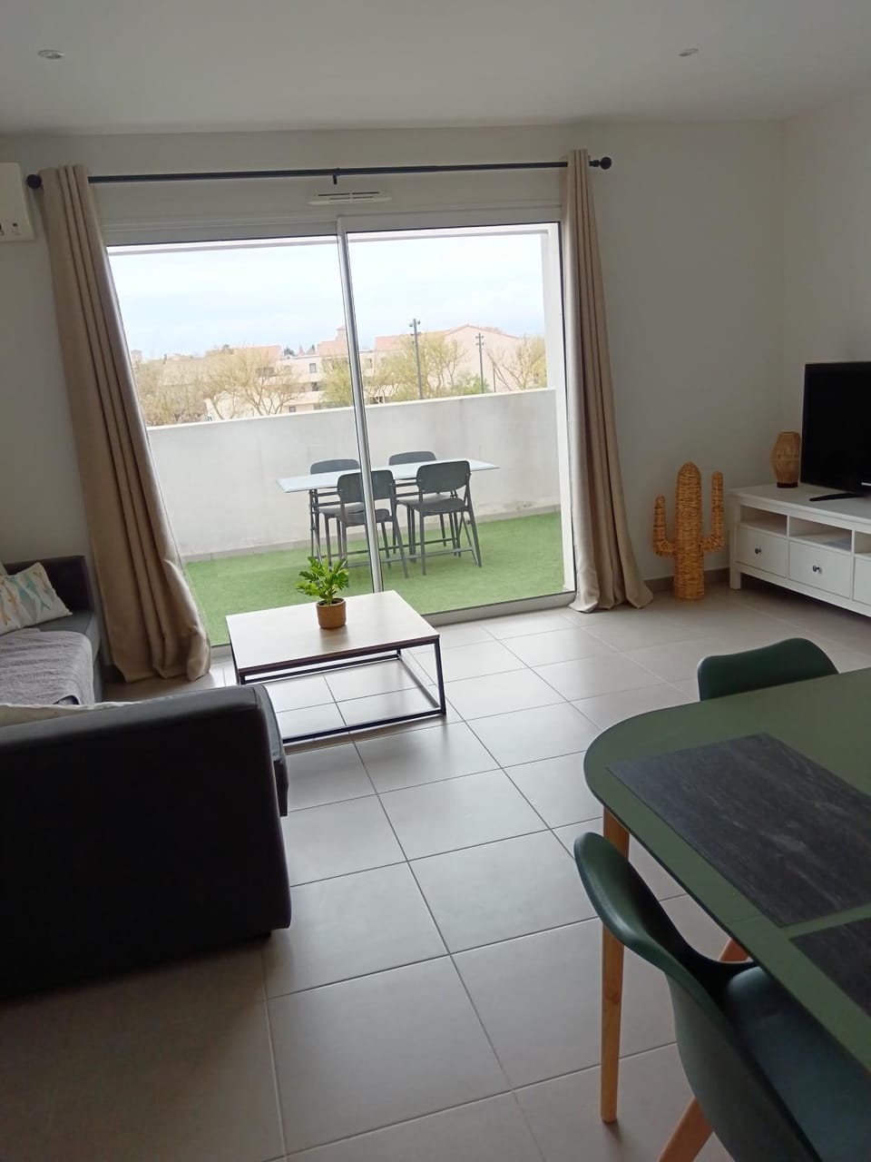Colombiers Escale à la Noria Appartement terrasse 4 personnes et garage Apartment in Béziers
