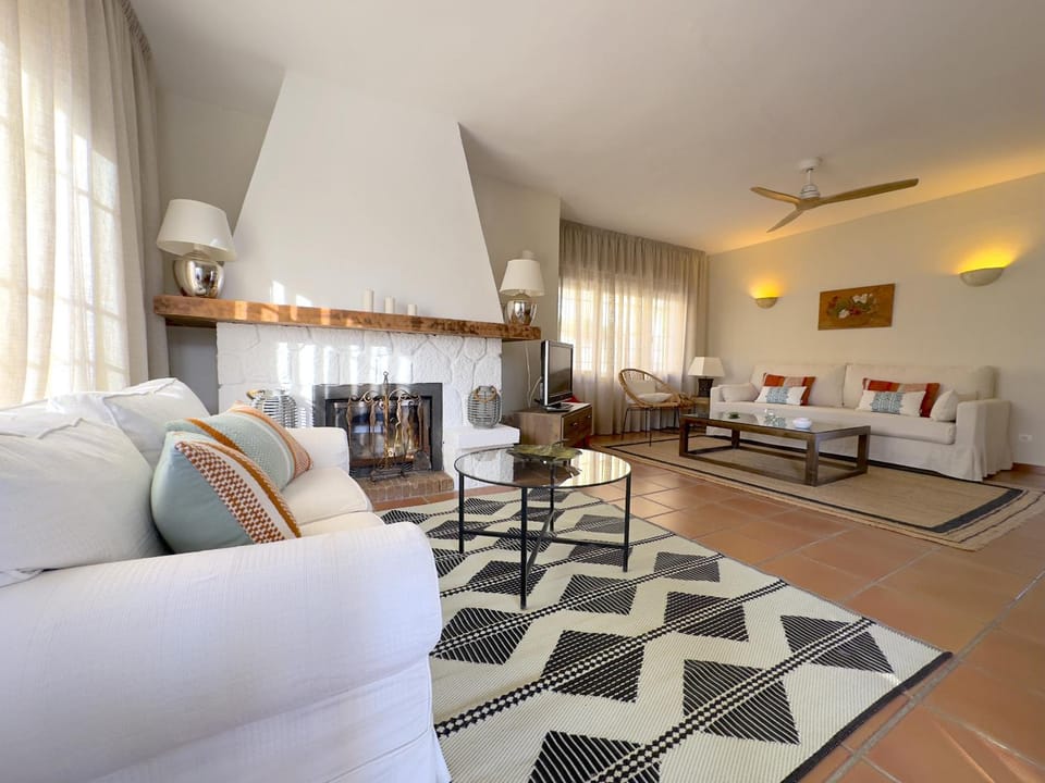 VILLA DEL SOL Beach Premium 9PAX Villa in Axarquía