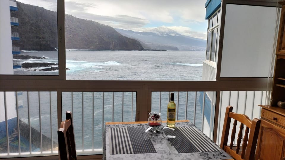 Dining area, Mountain view, Sea view