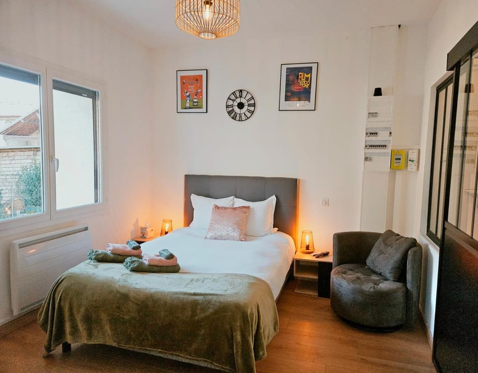 Studio lumineux proche du centre Apartment in Angoulême