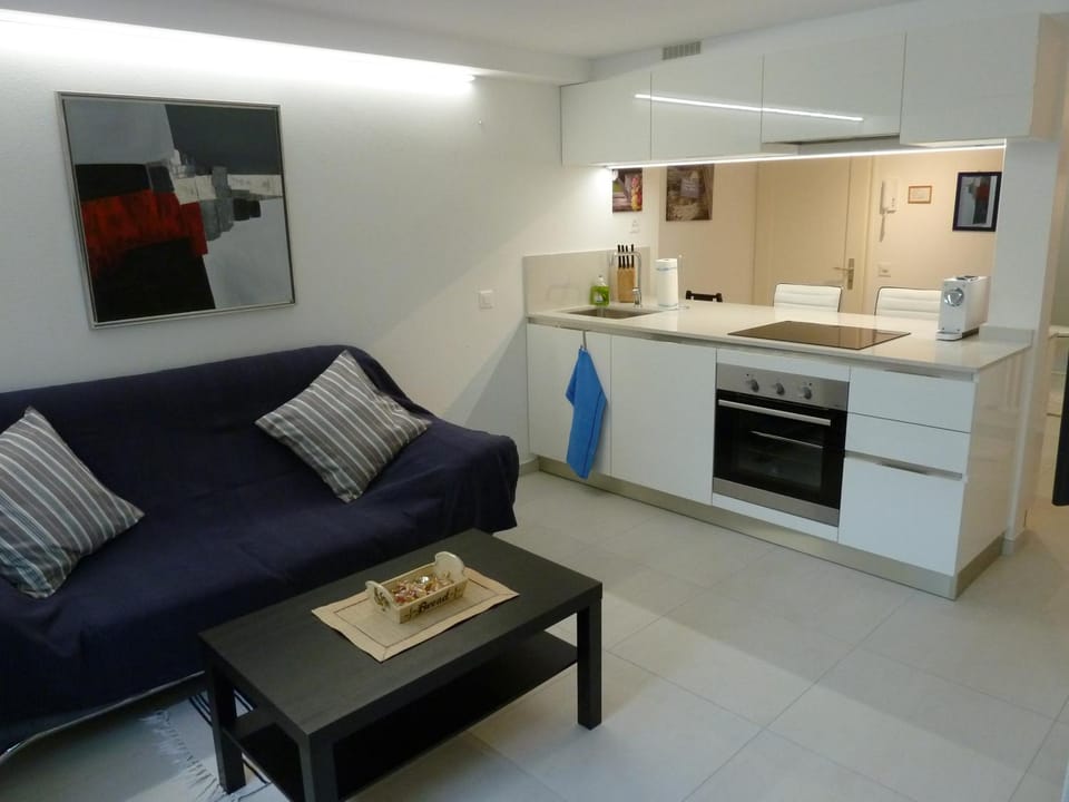 Kitchen or kitchenette, Living room, Dining area