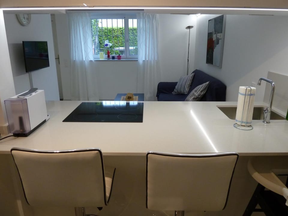 Communal lounge/ TV room, TV and multimedia, Kitchen or kitchenette, Dining area