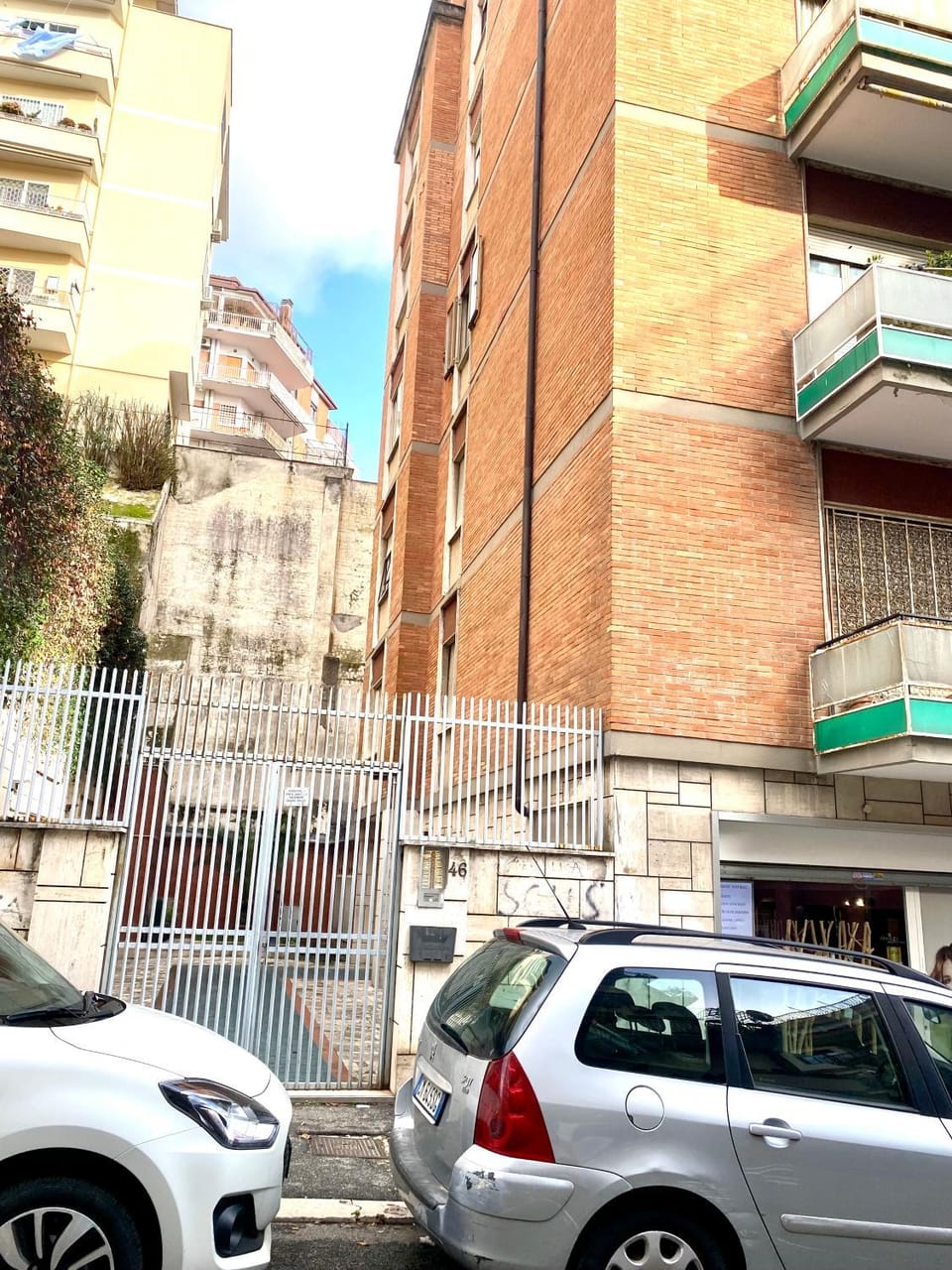 Property building, Day, Neighbourhood, Street view, Location