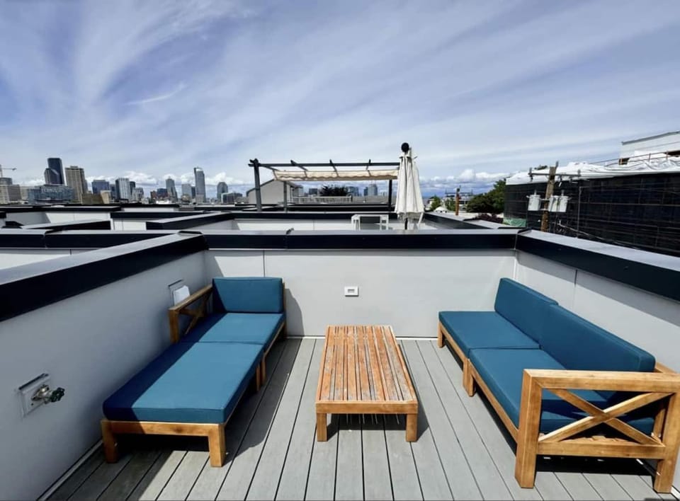 2BR 2BA Capitol Hill Cozy Haven- Rooftop House in Capitol Hill