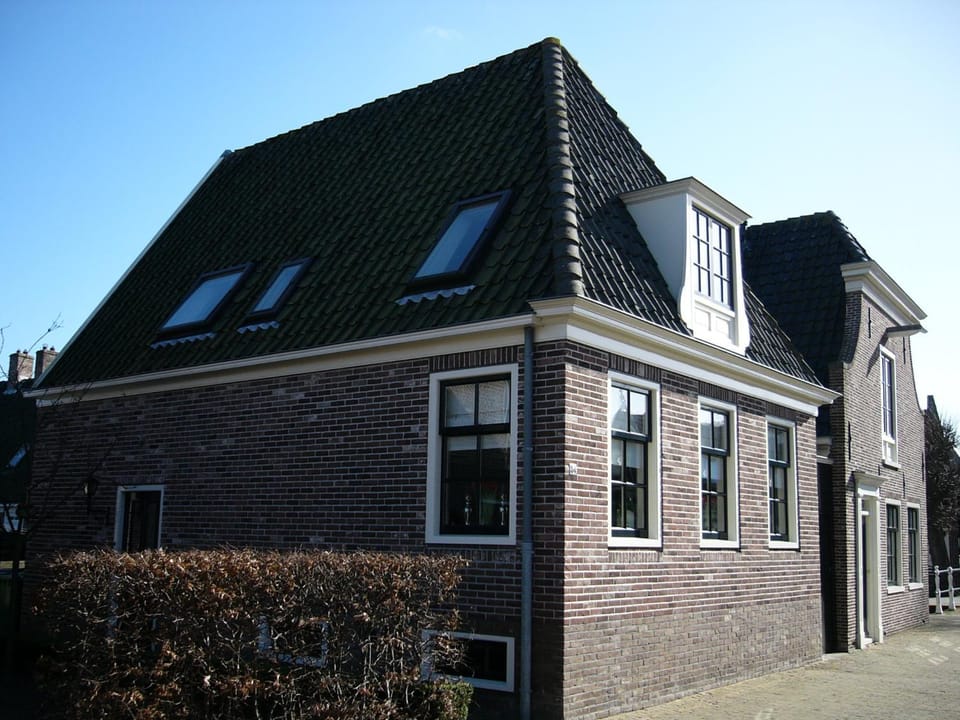 Property building, Day, Neighbourhood