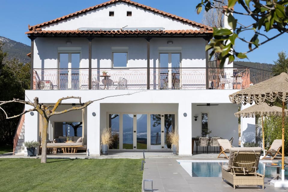 Property building, Spring, Garden, Balcony/Terrace