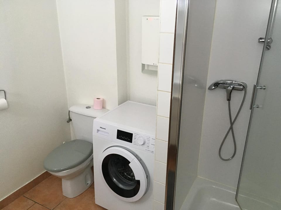 Shower, Toilet, Bathroom, washing machine
