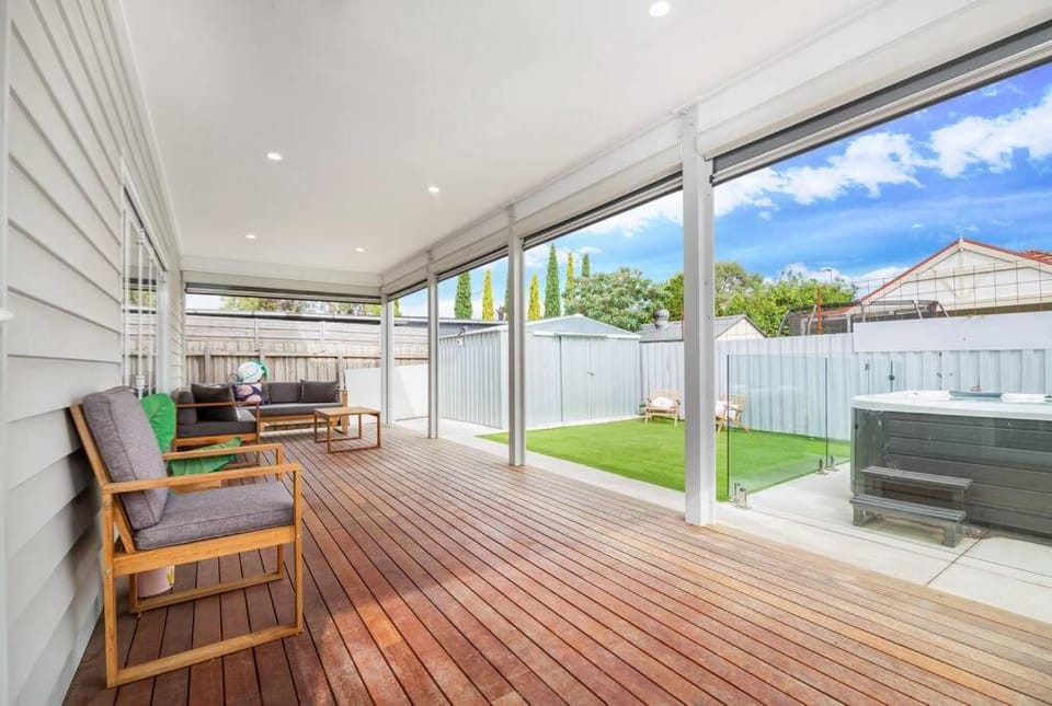 Perfect for Families and Groups - Large 5 Bedroom House in Melbourne