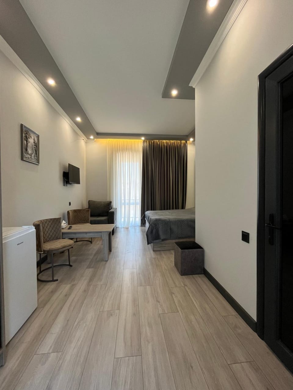 Bed, TV and multimedia, Photo of the whole room, Bedroom