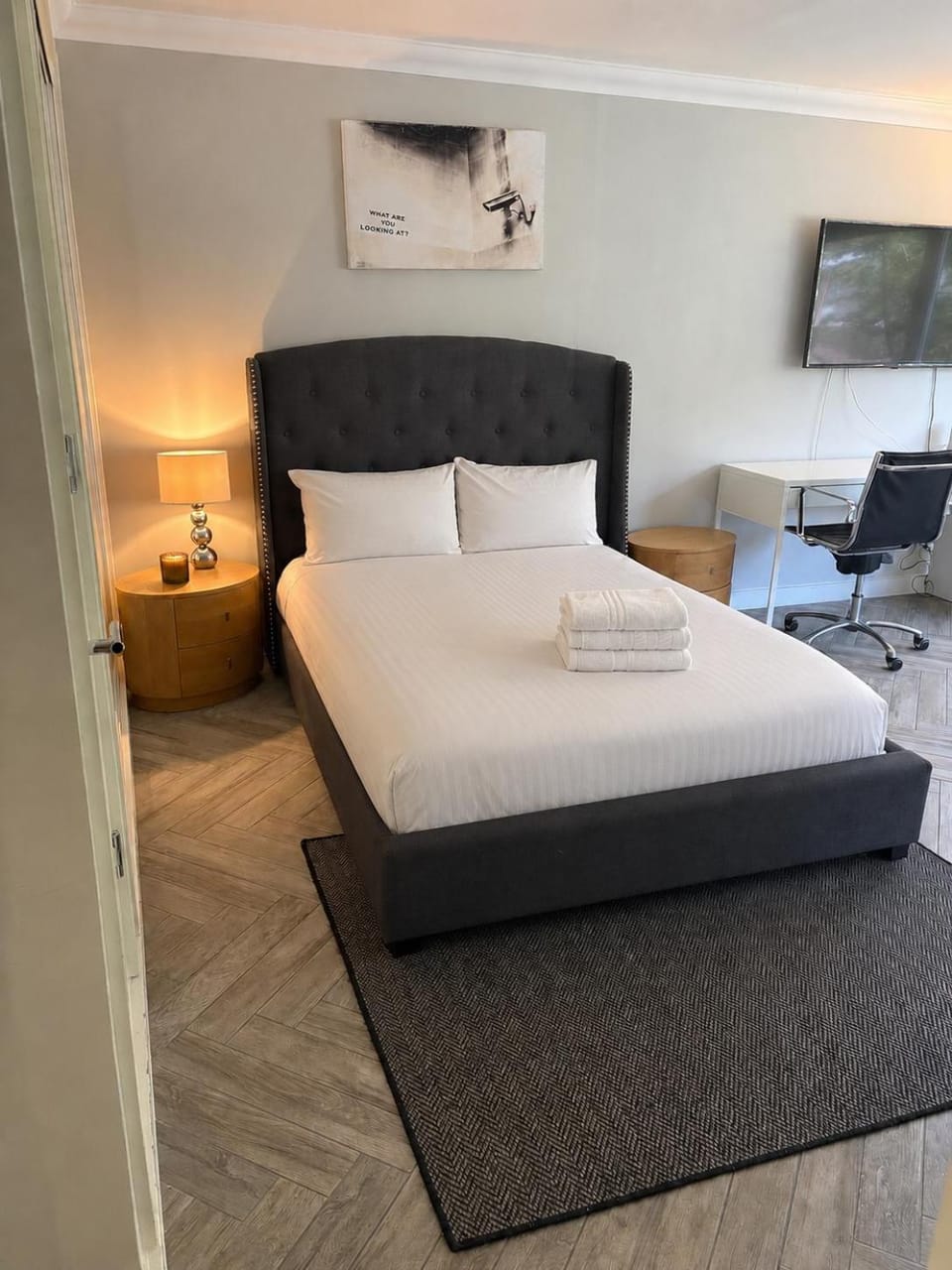 Bed, TV and multimedia, Bedroom
