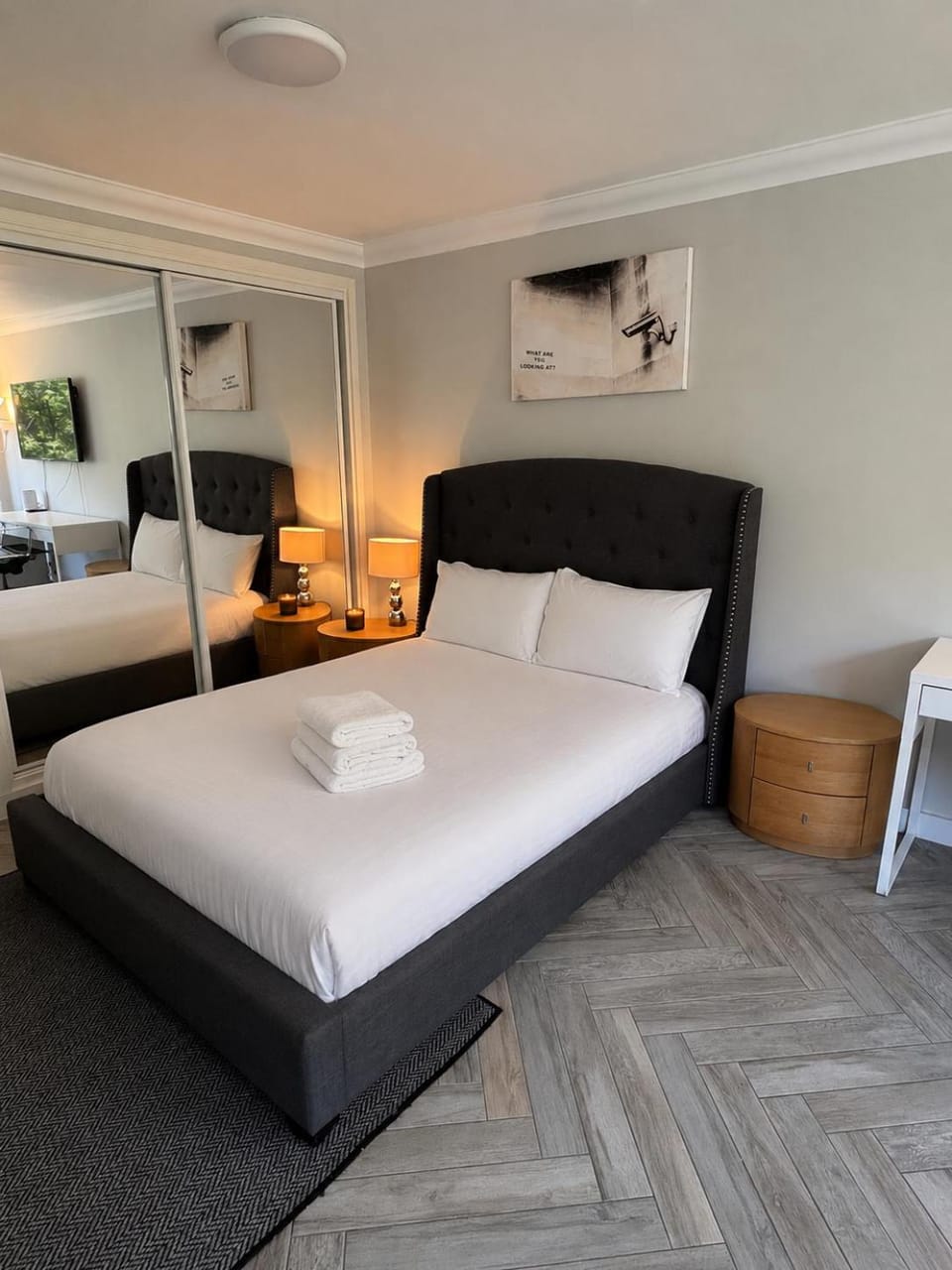Bed, Bedroom, towels