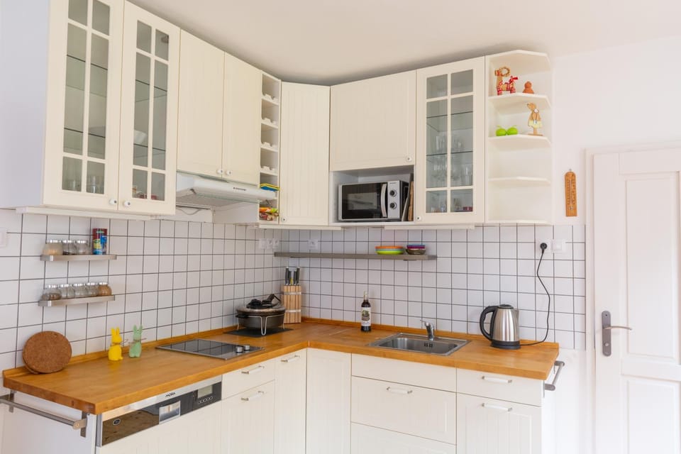 Coffee/tea facilities, Kitchen or kitchenette, dishwasher, minibar, pet friendly, stove