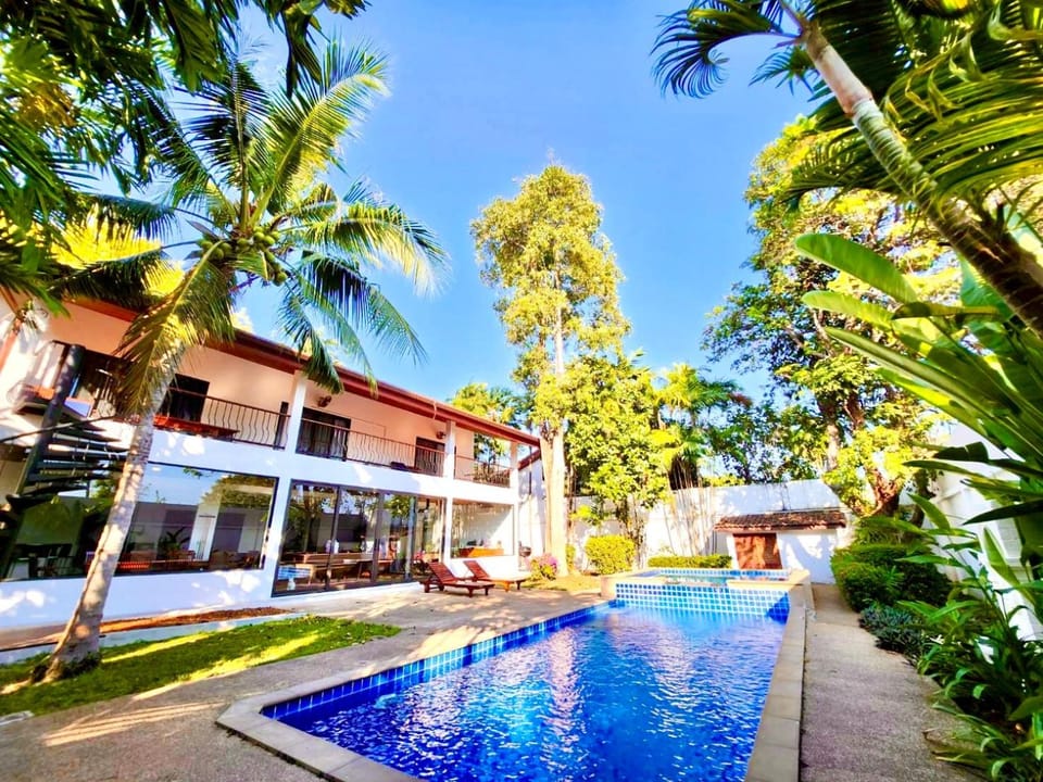 Swimming pool