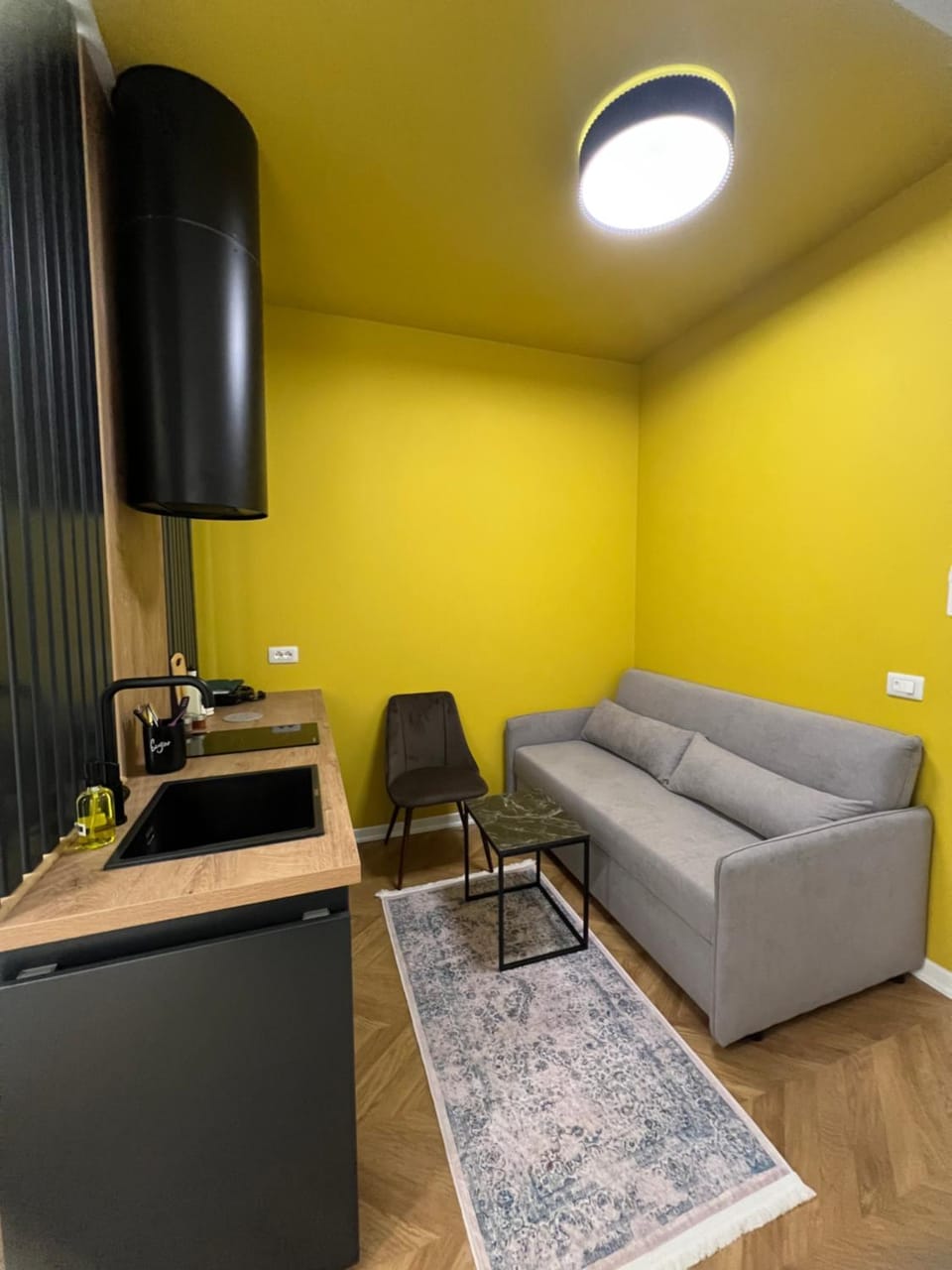 Kitchen or kitchenette, Seating area