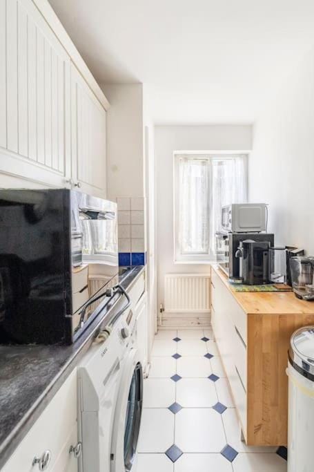 Coffee/tea facilities, Kitchen or kitchenette, dishwasher, oven, washing machine