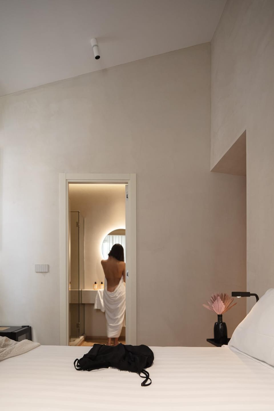 Bed, Photo of the whole room, towels