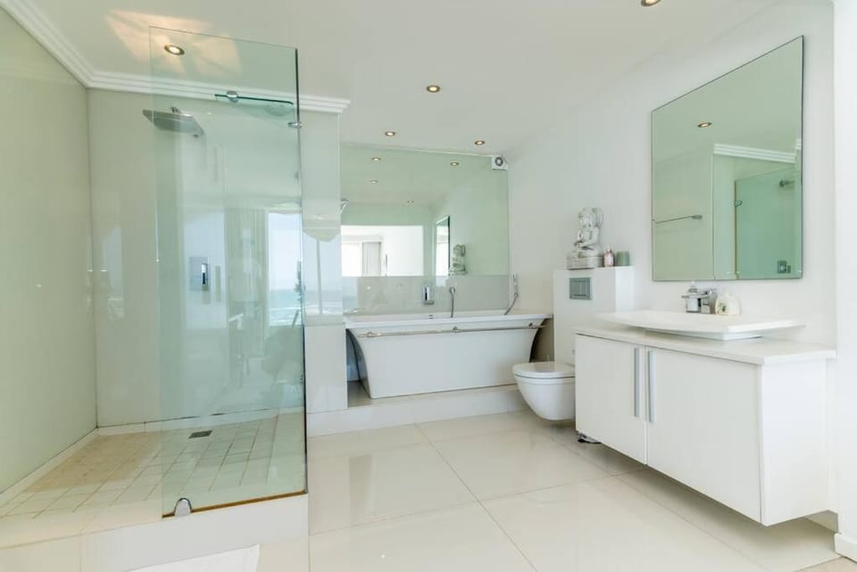 Clifton Beachfront Bliss Spacious 3BR Retreat Apartment in Cape Town