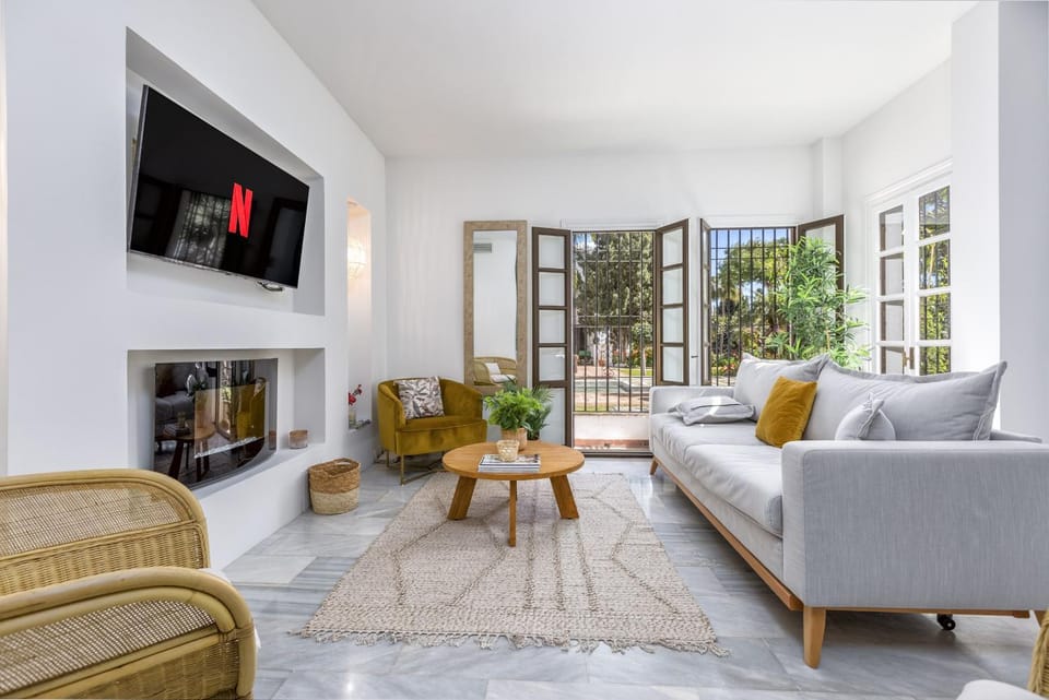 Communal lounge/ TV room, Living room