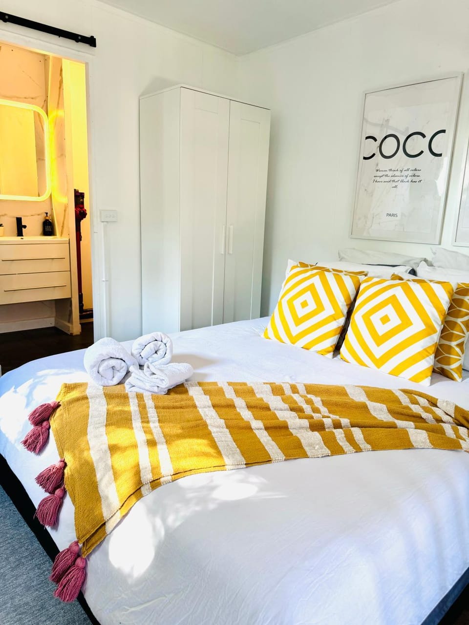 Bed, Bedroom, towels, wardrobe