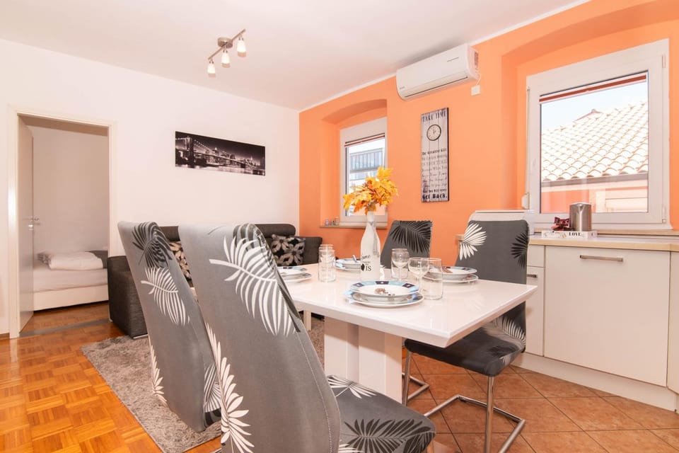 Apartment Mare with free parking Koper Apartment in Slovenia