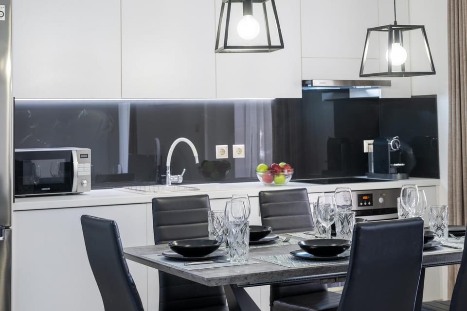 Kitchen or kitchenette, Dining area, stove