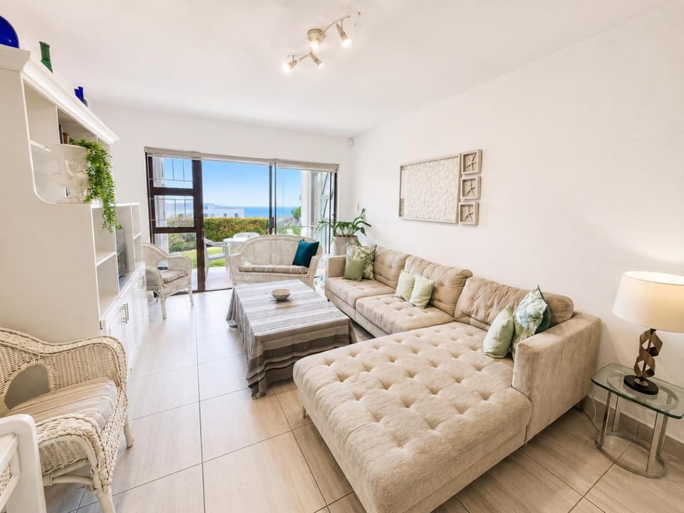 Natural landscape, TV and multimedia, Living room, Seating area, Sea view