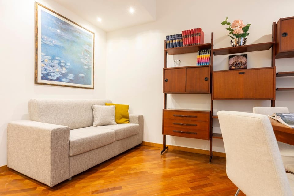 Living room, hair dresser