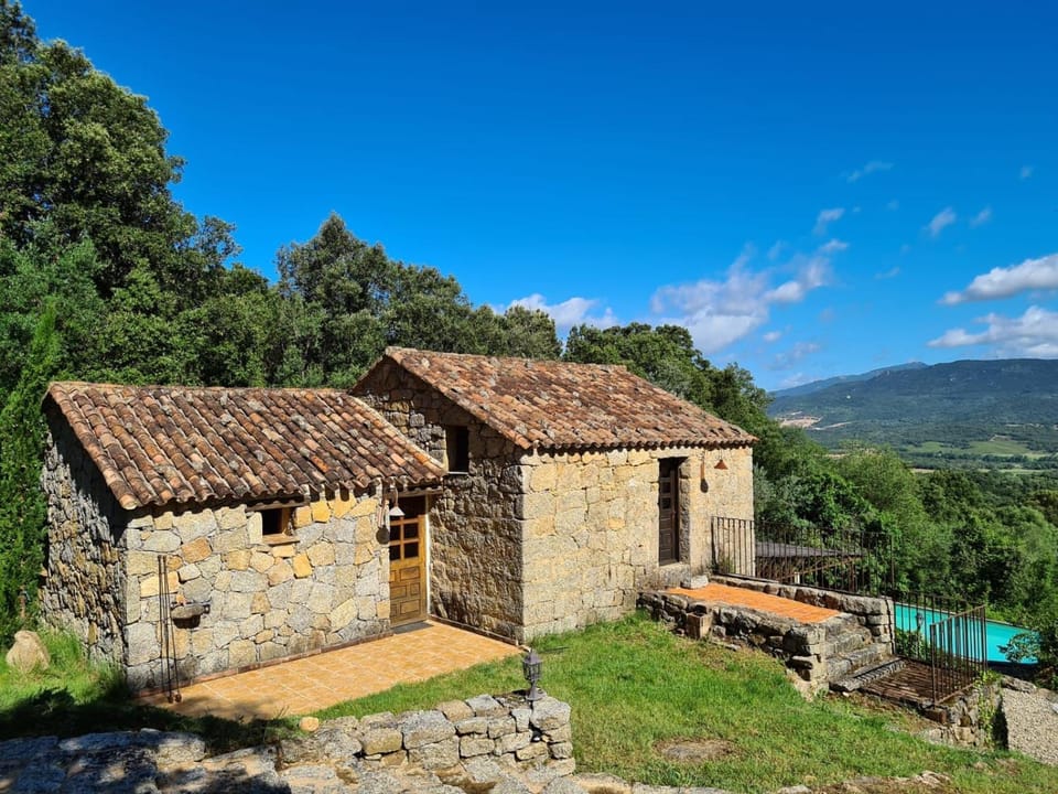 BERGERIE DE 1770 AVEC PISCINE House in Corsica