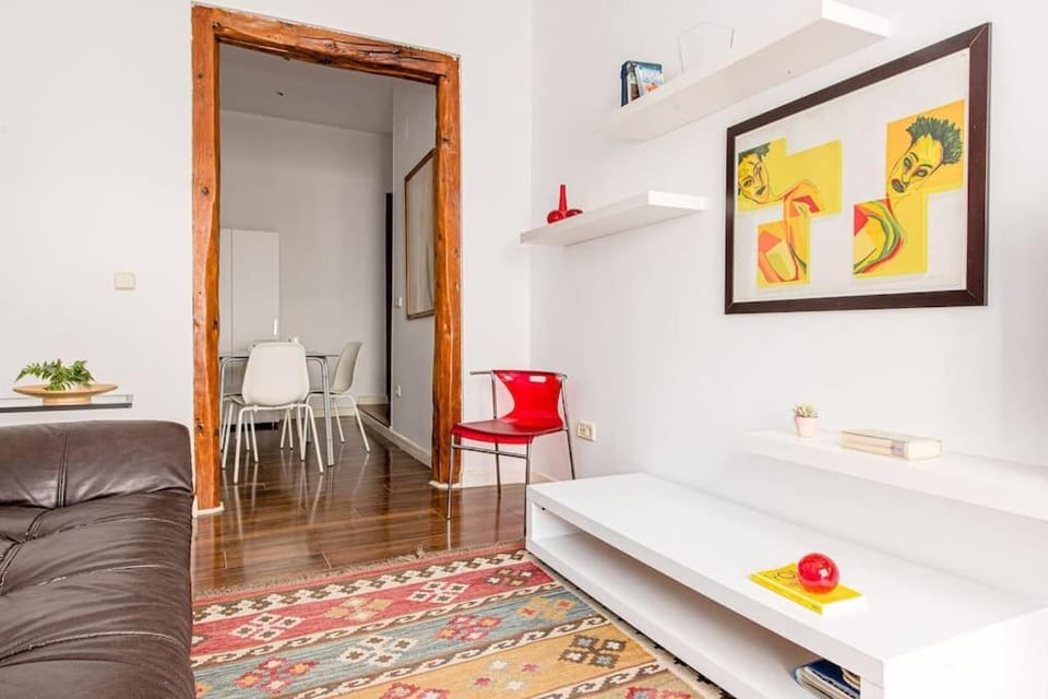 Flat next to the Paseo del Prado with balcony - A5 Apartment in Centro