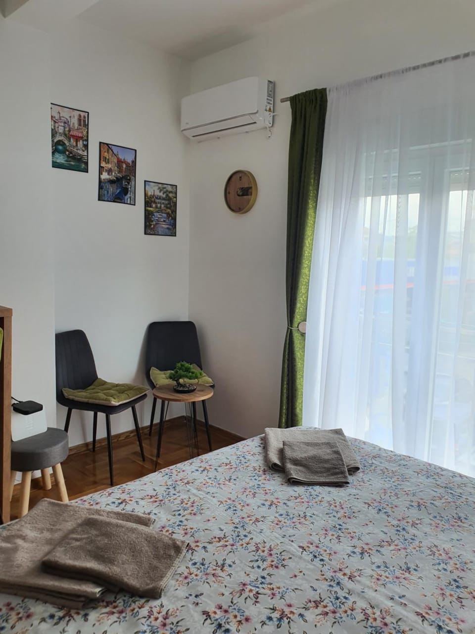 Living room, air conditioner