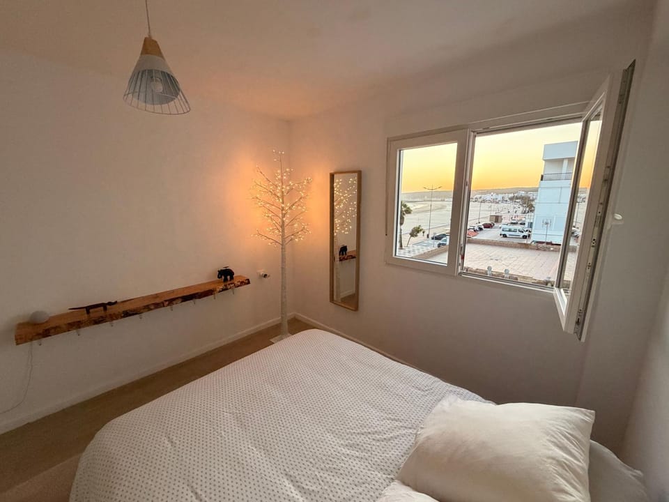 Bed, Natural landscape, Photo of the whole room, Bedroom, Sea view